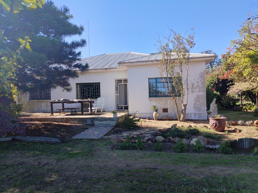 4 Bedroom Property for Sale in Ruststasie Western Cape
